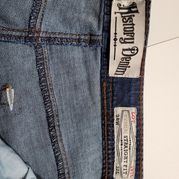 Blue Straight Jeans Modern Fit. Man - Picture 11 of 16